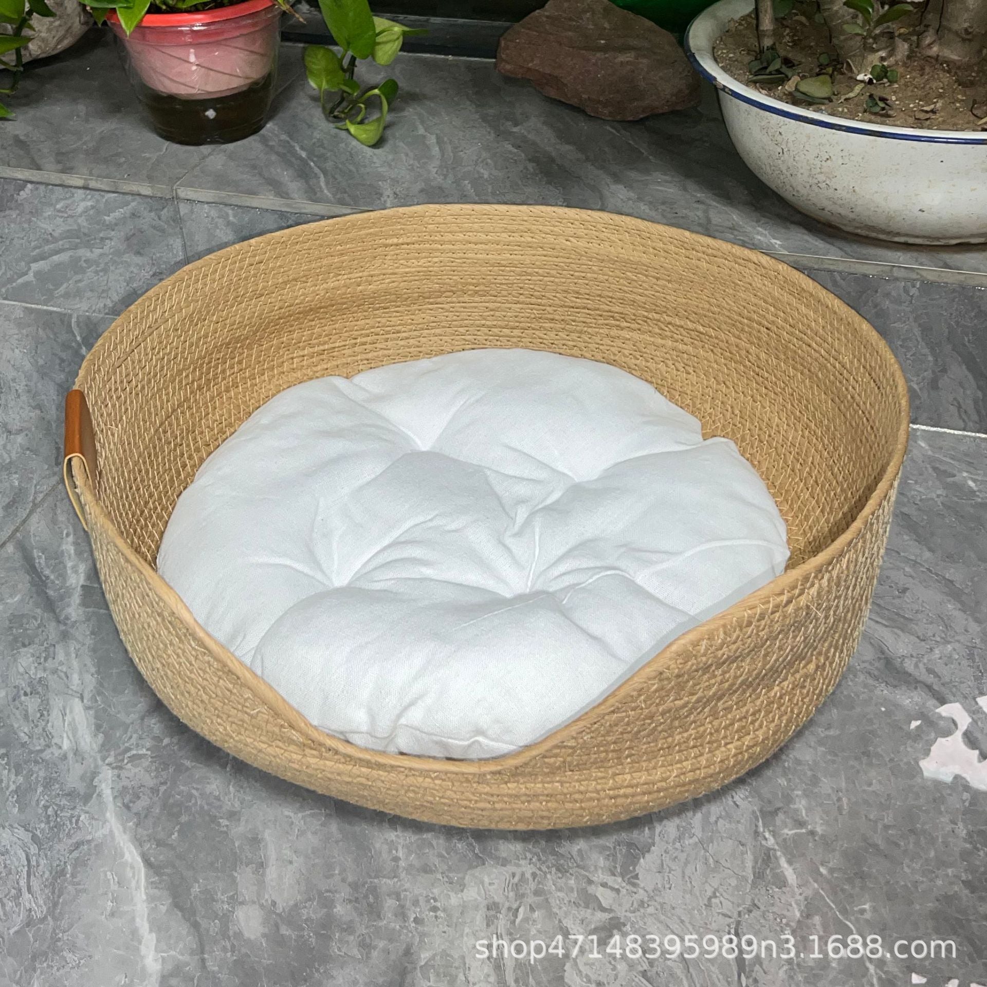 Handwoven Cat or dog Bed with Cooling Features for Pets