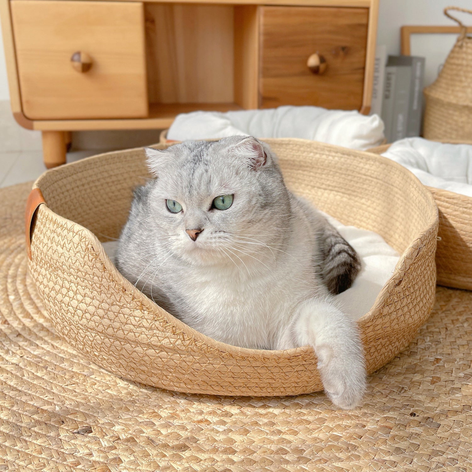 Handwoven Cat or dog Bed with Cooling Features for Pets